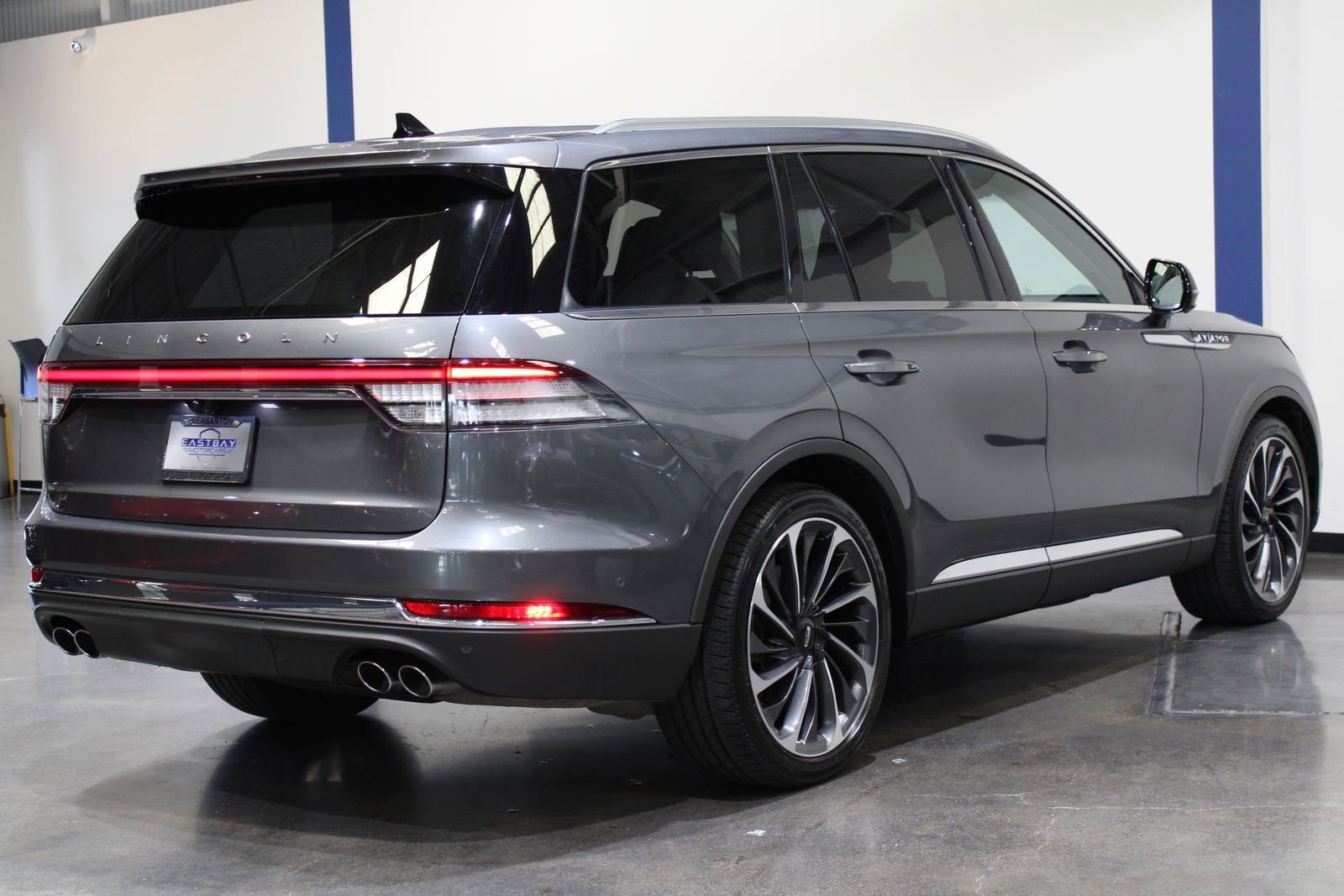 Used 2021 Lincoln Aviator Reserve w/ Equipment Group 202A AWD/4WD image 8
