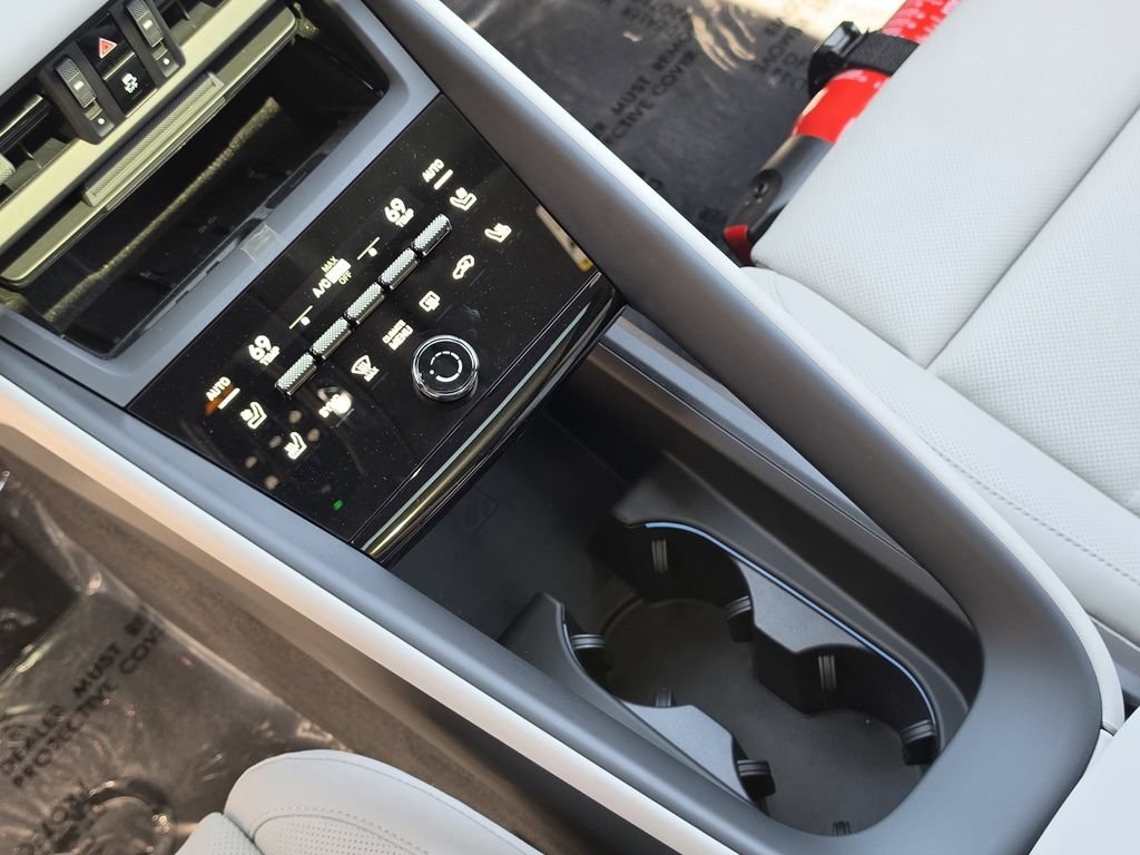 Certified 2025 Porsche Macan Turbo Electric AWD/4WD image 25