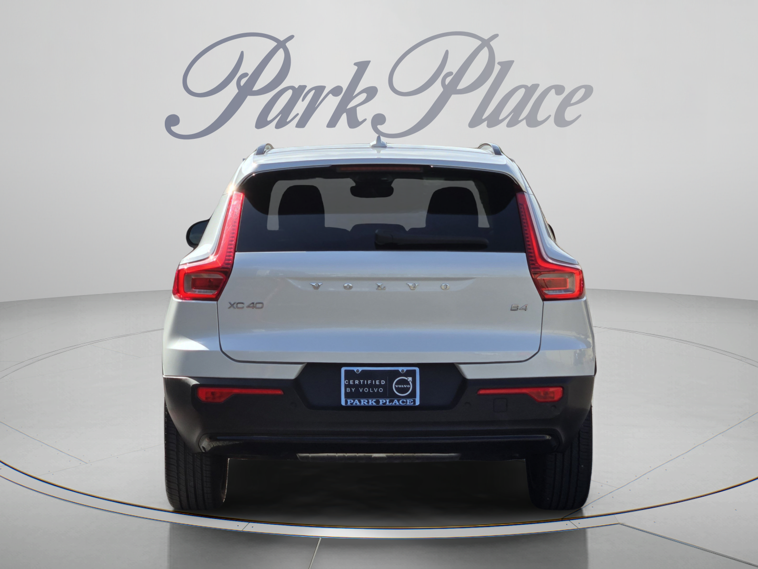 Used 2023 Volvo XC40 B4 Plus w/ Protection Package Premier FWD image 4