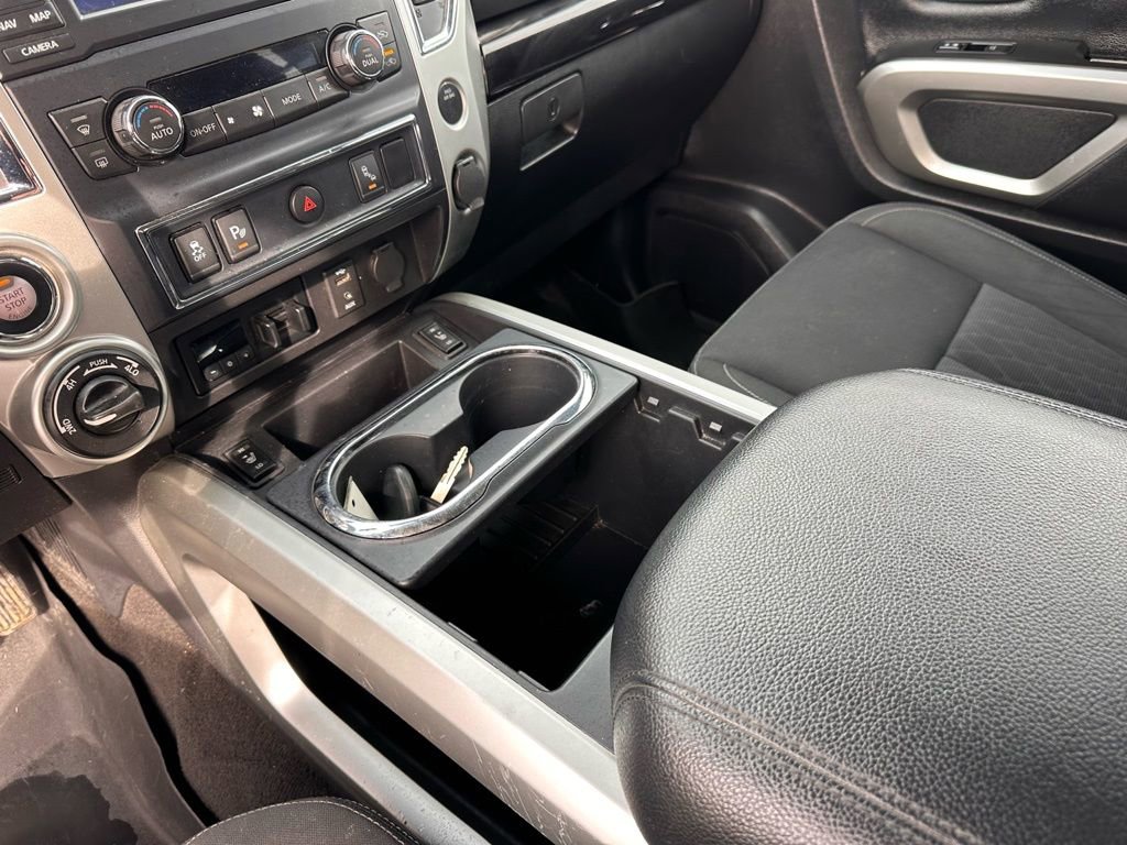 Used 2018 Nissan Titan SV w/ SV Convenience Package image 32