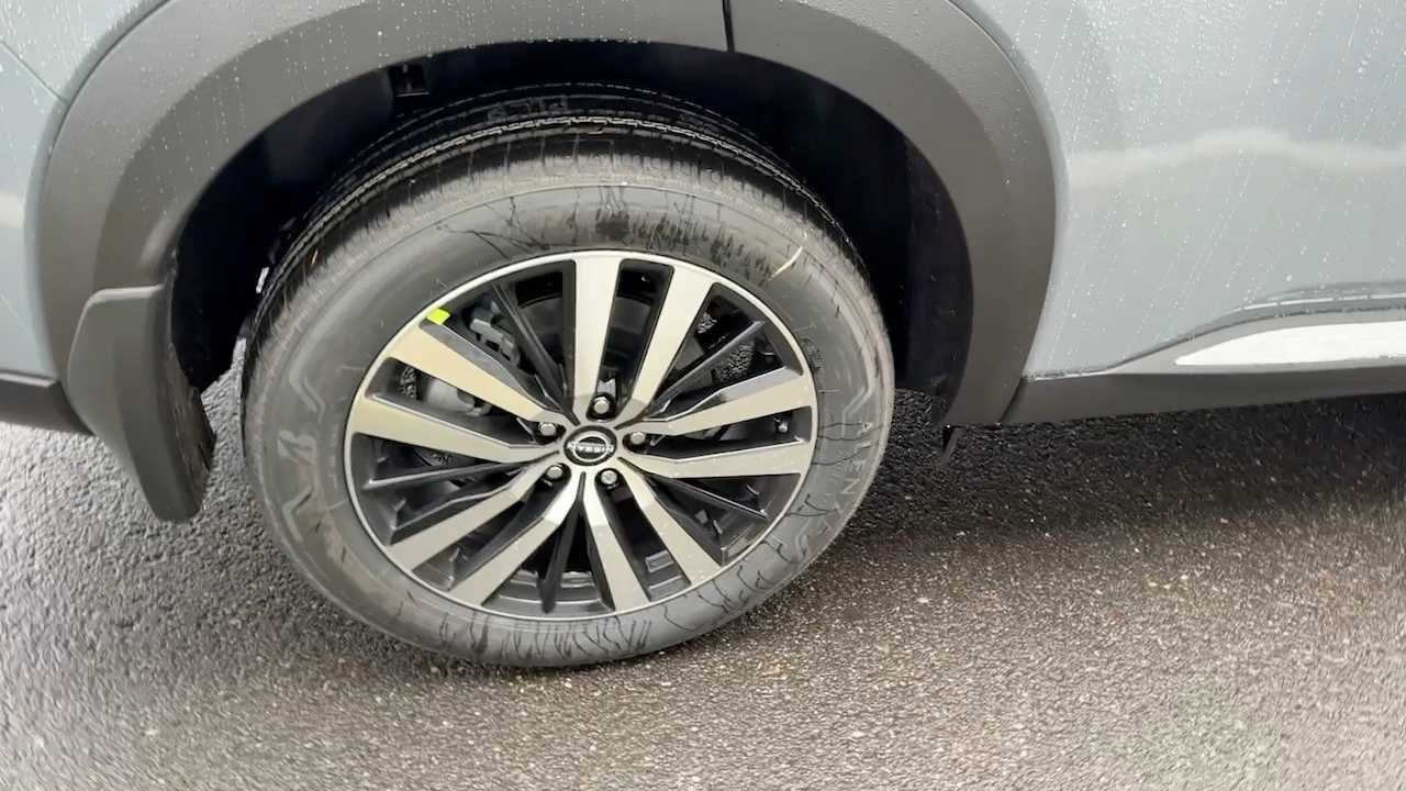 New 2025 Nissan Pathfinder Platinum w/ Cargo Package image 7