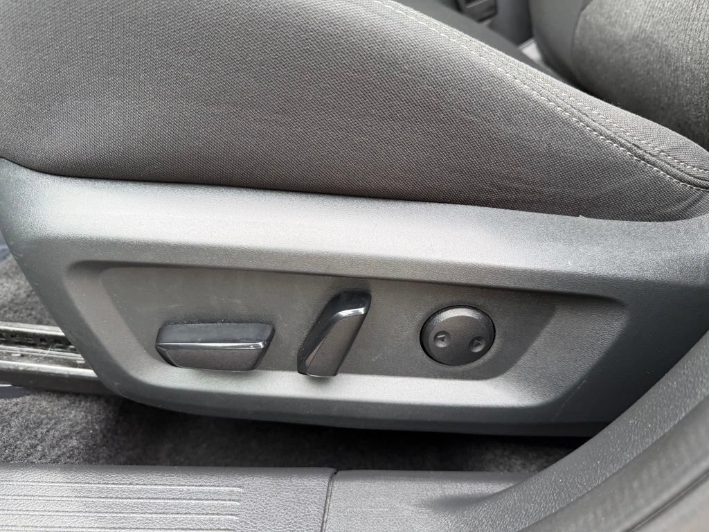 Used 2024 Nissan Rogue SV FWD image 18