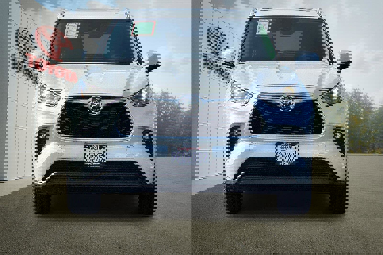 Used 2023 Toyota Highlander XLE image 8