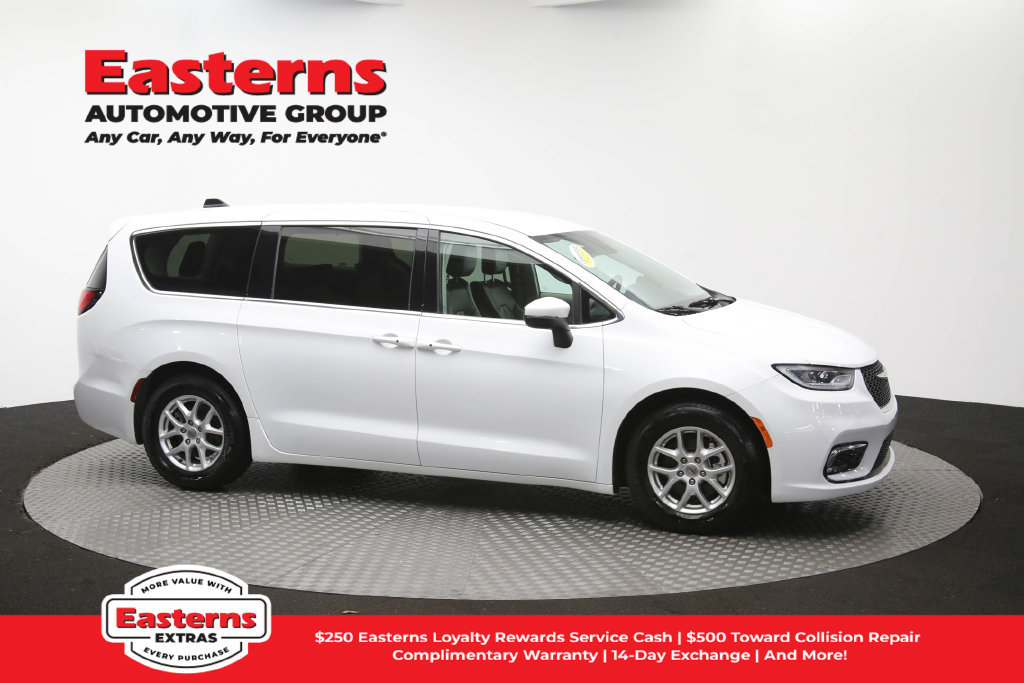 Used 2023 Chrysler Pacifica Touring-L FWD image 49