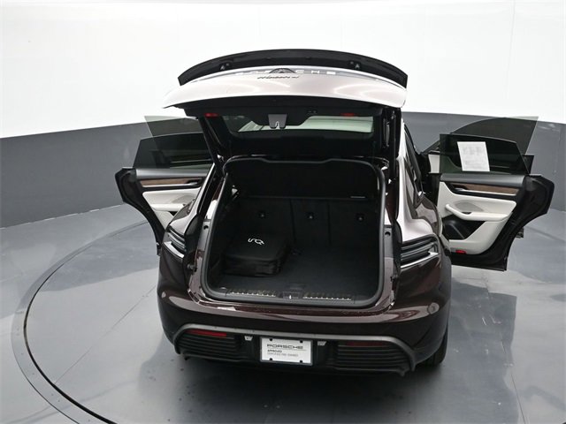 Used 2024 Porsche Macan 4 Electric image 27