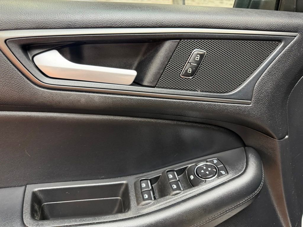 Used 2020 Ford Edge SE image 20