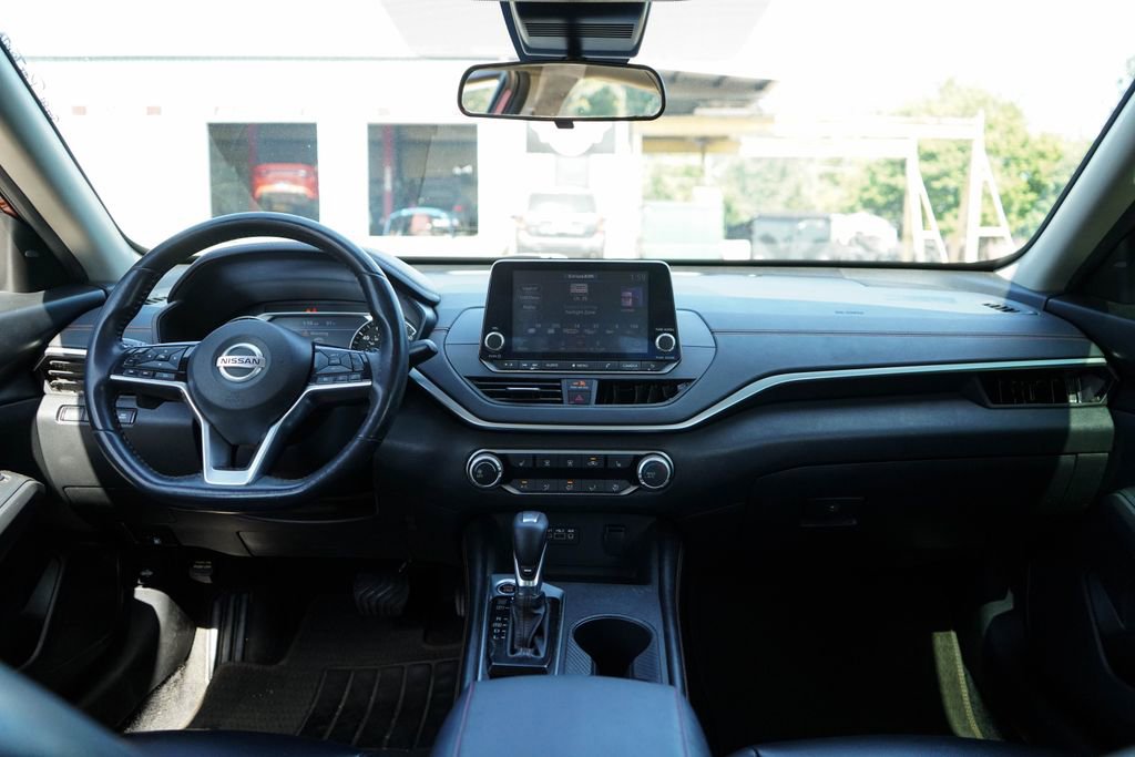 Used 2020 Nissan Altima 2.5 SR w/ Premium Package FWD image 10