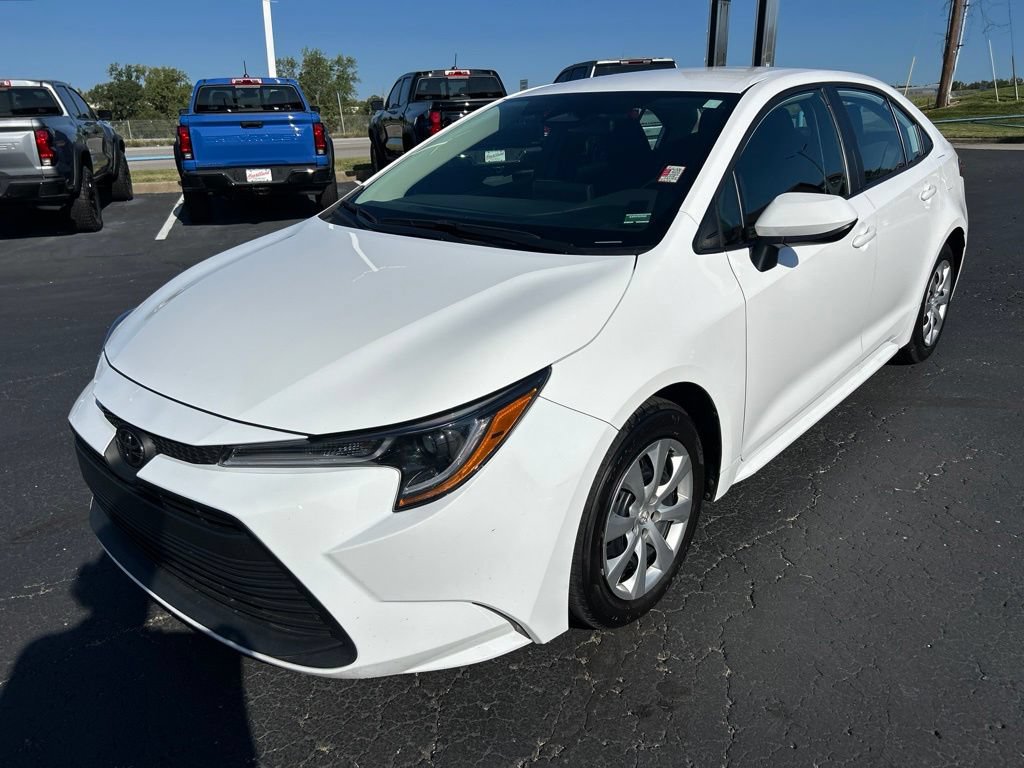 Used 2025 Toyota Corolla LE FWD image 9