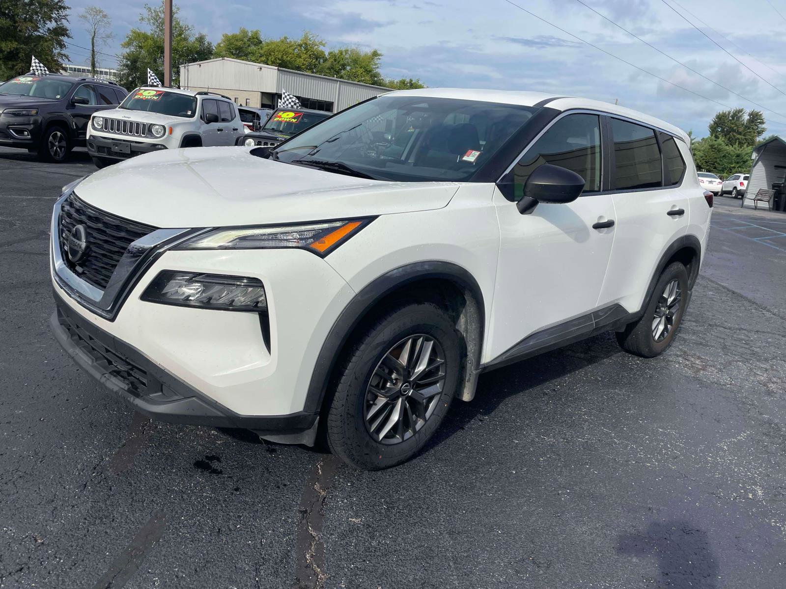Used 2021 Nissan Rogue S image 2