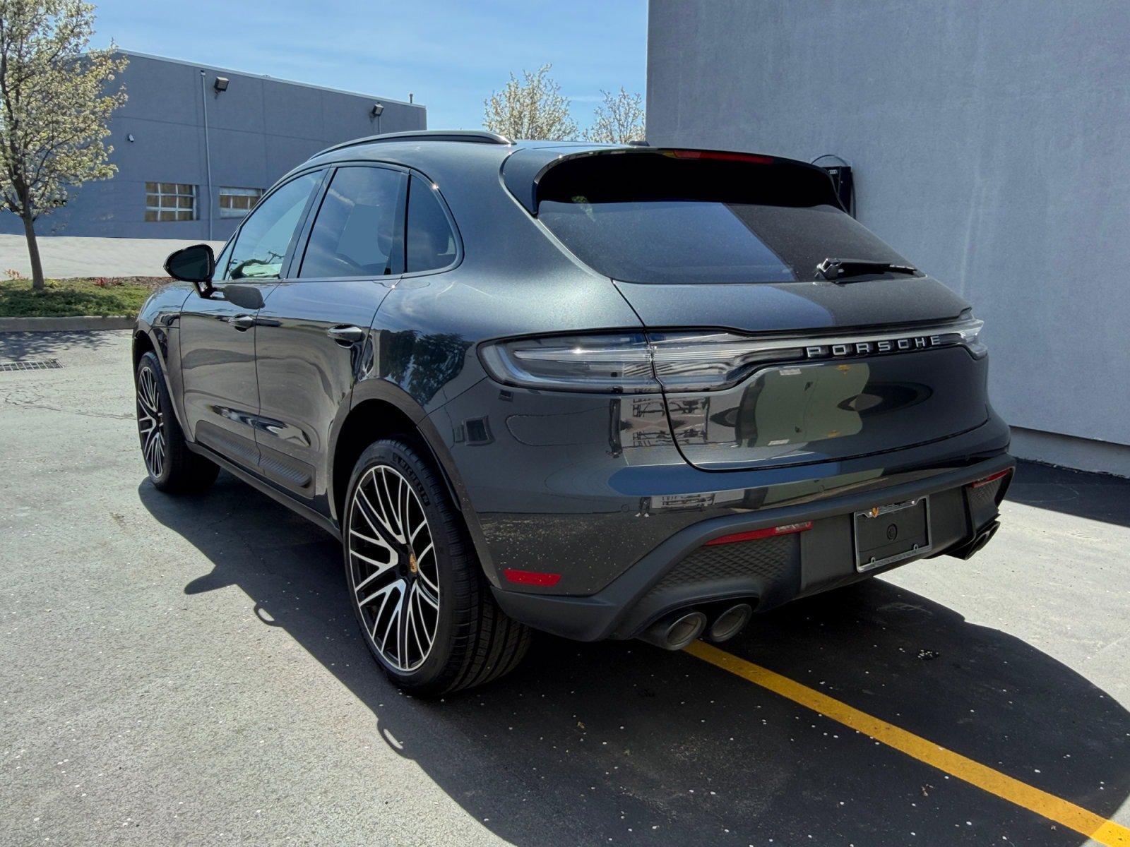 Certified 2026 Porsche Macan AWD/4WD image 3