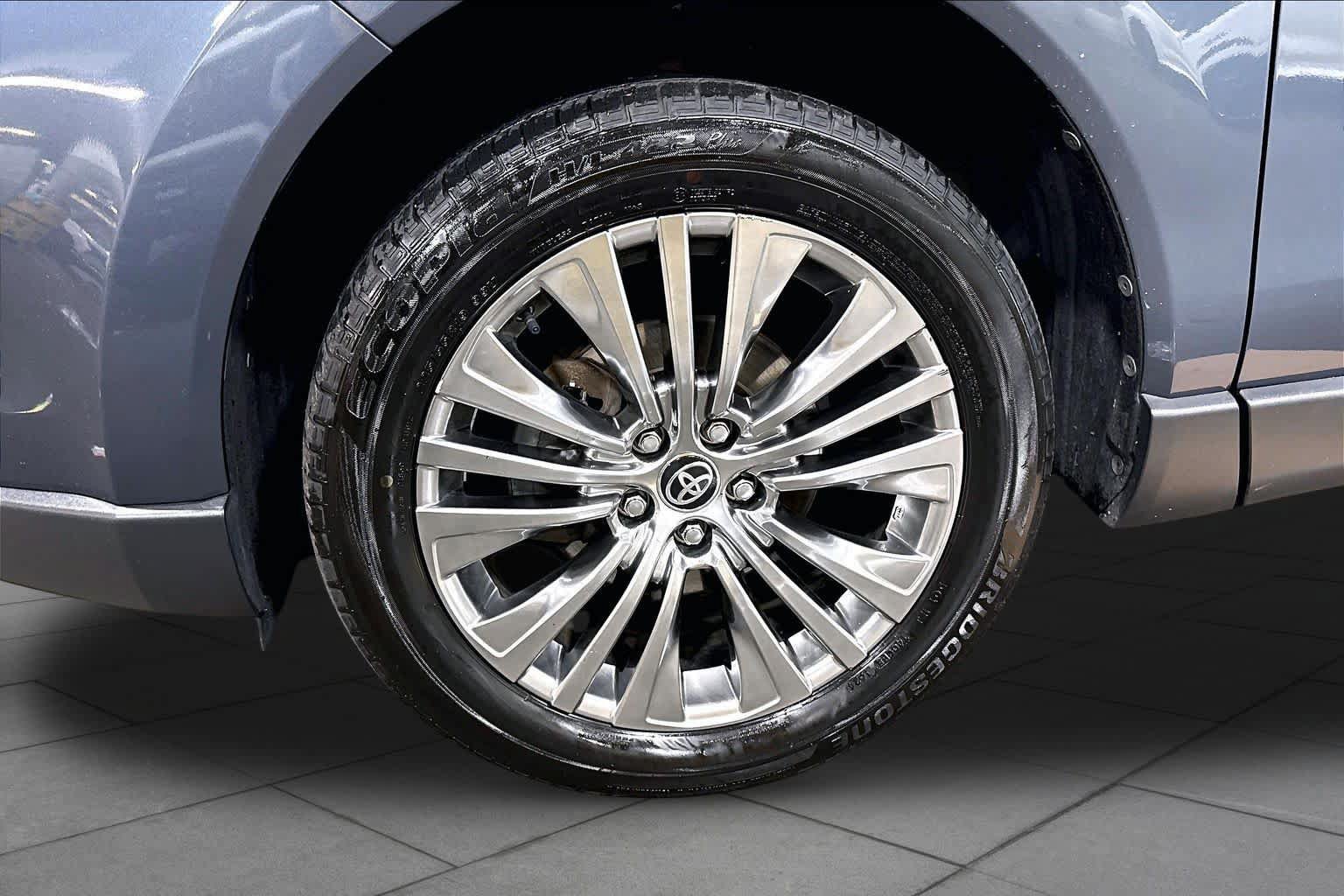 Used 2021 Toyota Venza Limited w/ Advanced Technology Package AWD/4WD image 10