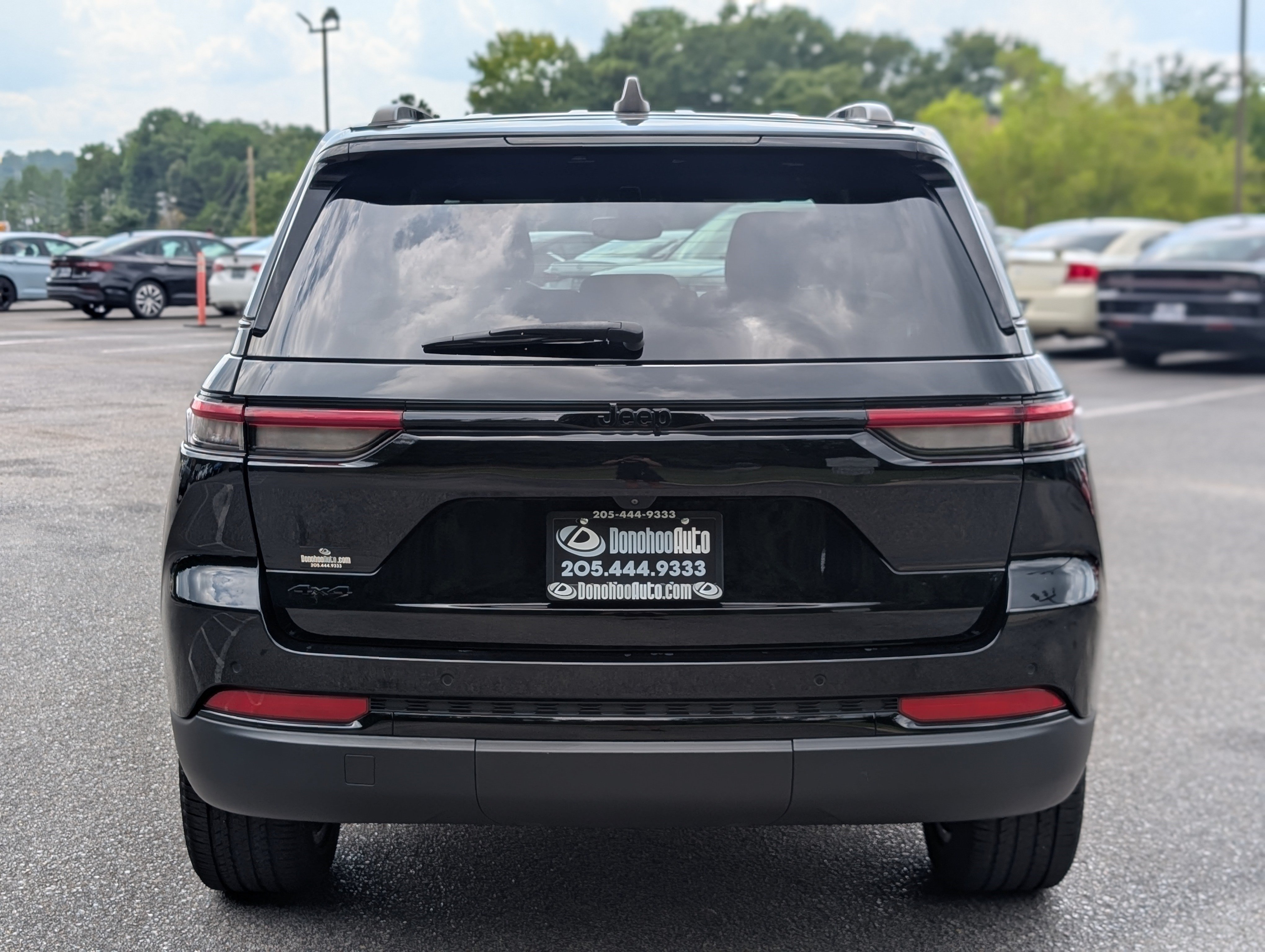Used 2024 Jeep Grand Cherokee Altitude AWD/4WD image 8