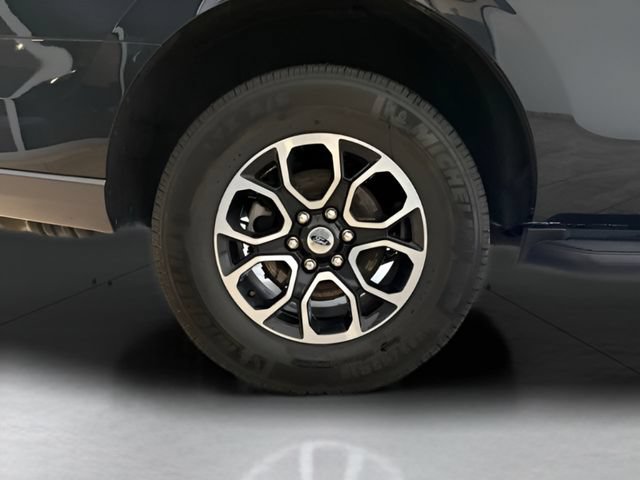 Used 2024 Ford Expedition XLT AWD/4WD image 9