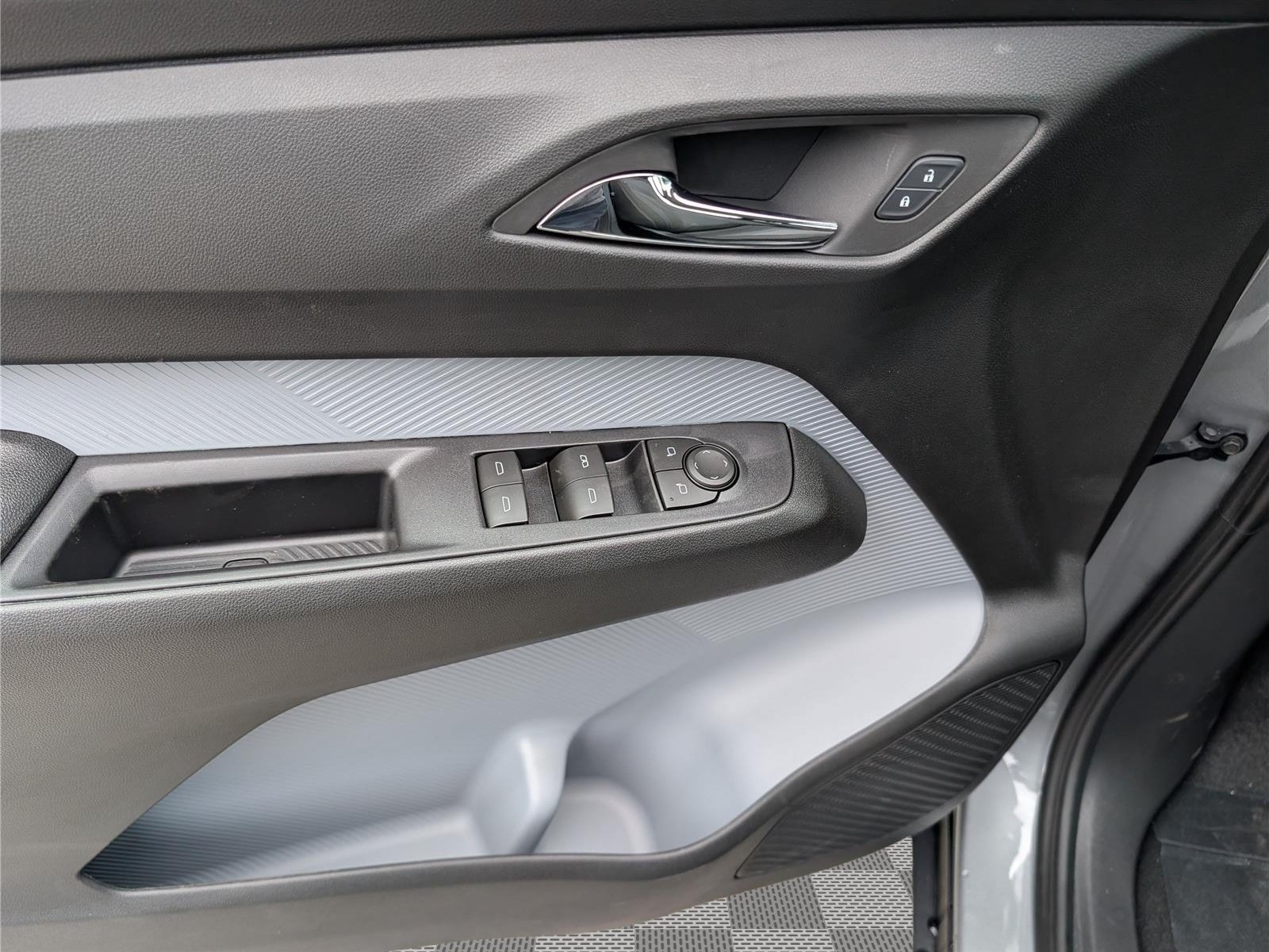 New 2027 Chevrolet Bolt LT w/ Comfort Package FWD image 15