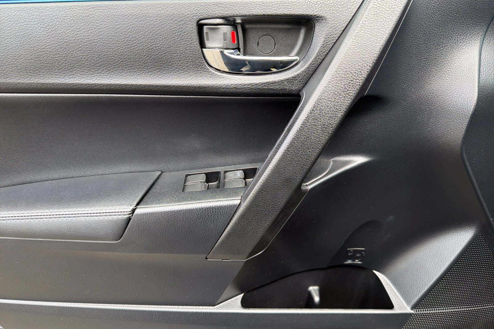 Used 2015 Toyota Corolla S Premium FWD image 12