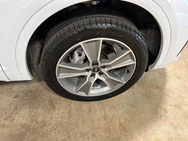Certified 2025 Audi Q5 2.0T Premium w/ Convenience Plus Package image 27
