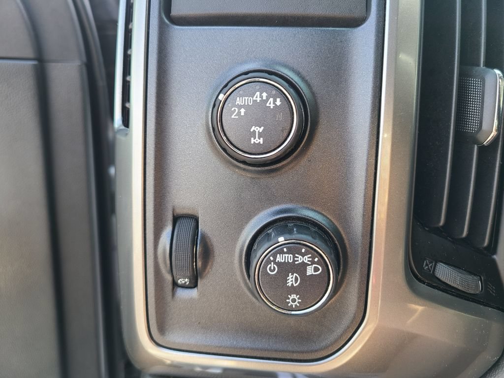 Used 2018 Chevrolet Silverado 1500 LT w/ All Star Edition AWD/4WD image 29