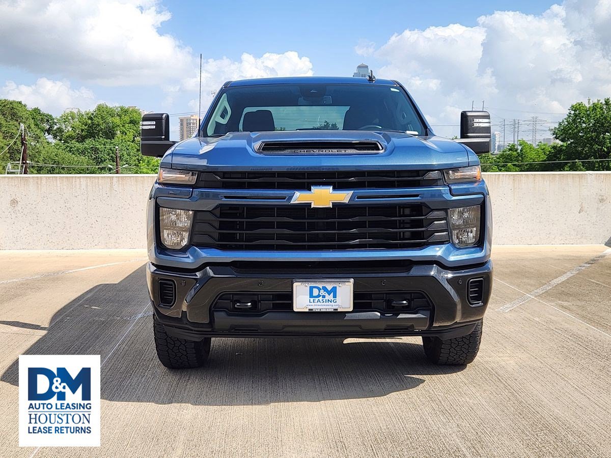 Used 2025 Chevrolet Silverado 2500 Custom w/ Custom Value Package image 2
