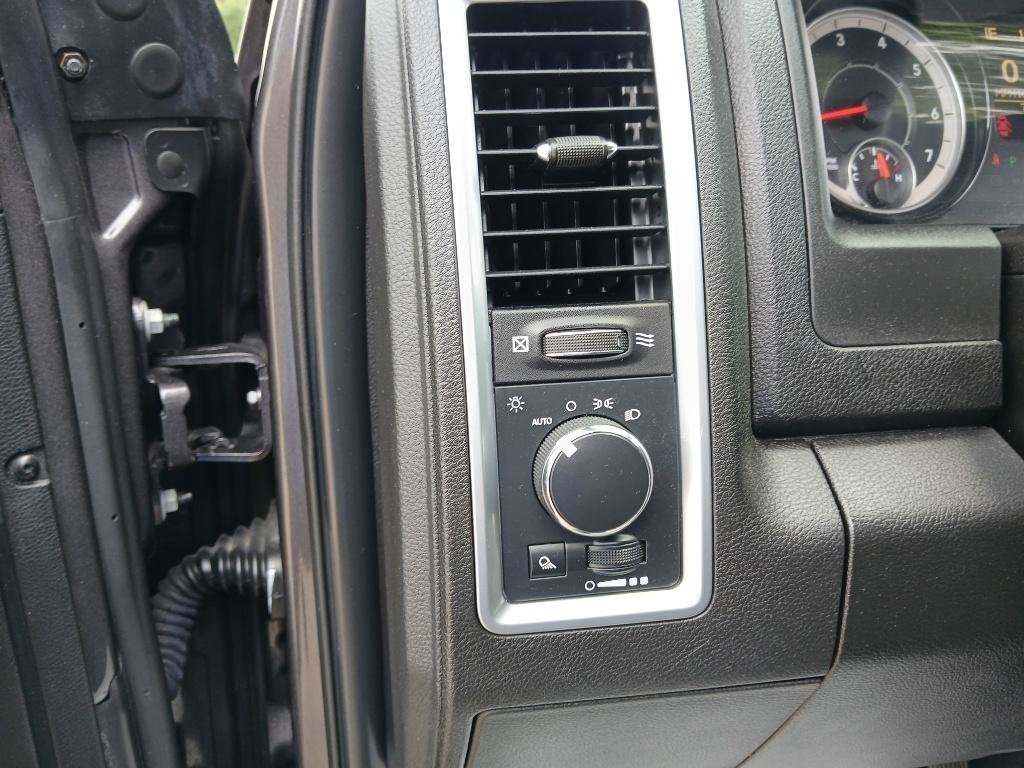 Used 2024 RAM 1500 Warlock AWD/4WD image 9