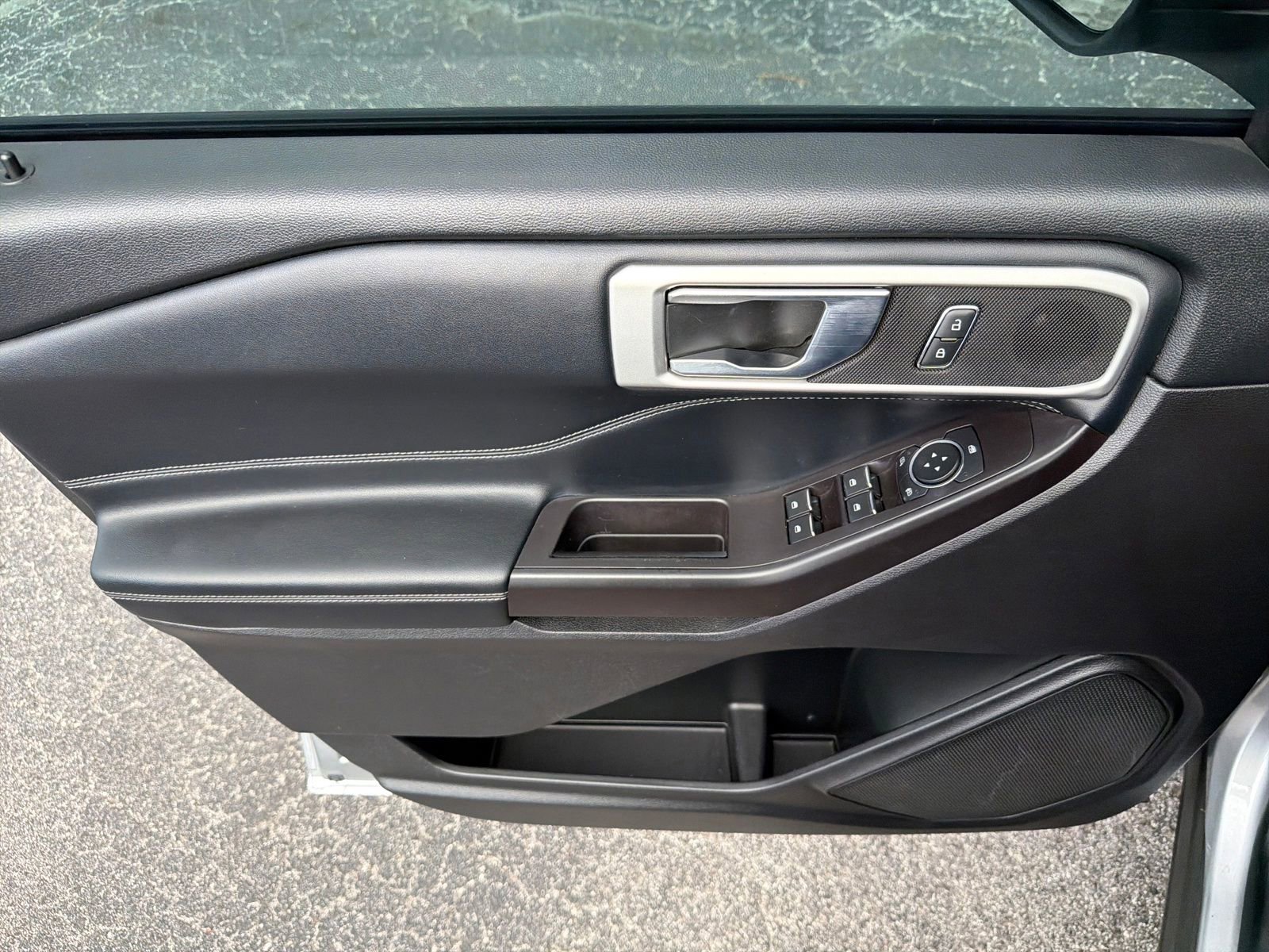 Used 2020 Ford Explorer XLT w/ Equipment Group 202A image 18