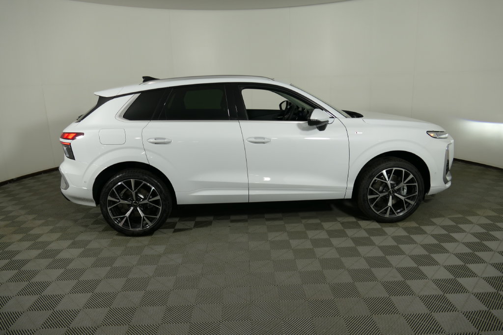 New 2026 Audi Q3 quattro 2.0T AWD/4WD image 2