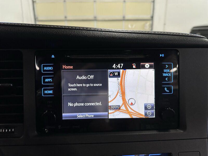 Used 2017 Toyota Sienna XLE w/ XLE Navigation Package AWD/4WD image 21