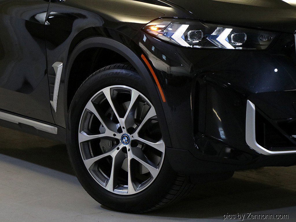 Used 2025 BMW X5 xDrive50e image 3