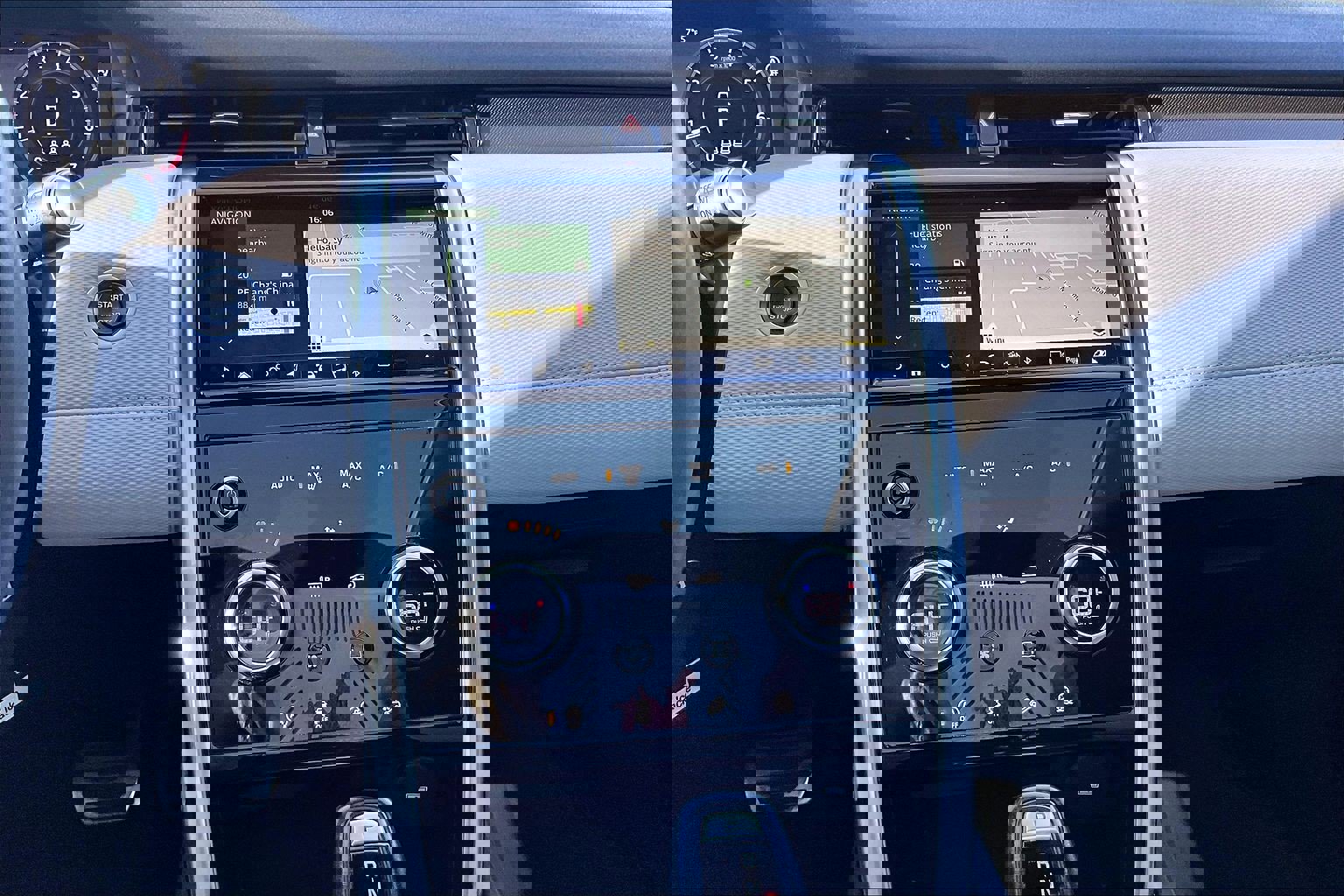 Used 2020 Land Rover Discovery Sport SE R-Dynamic image 6