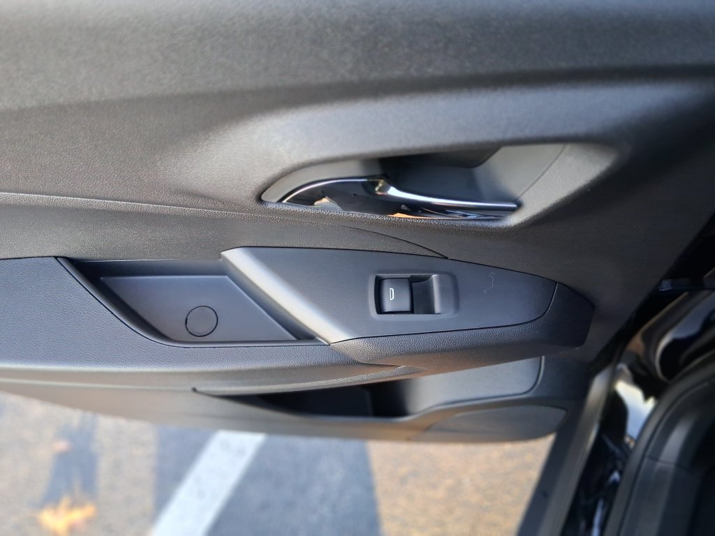 New 2026 Chevrolet Trax LT w/ Sunroof Package FWD image 17