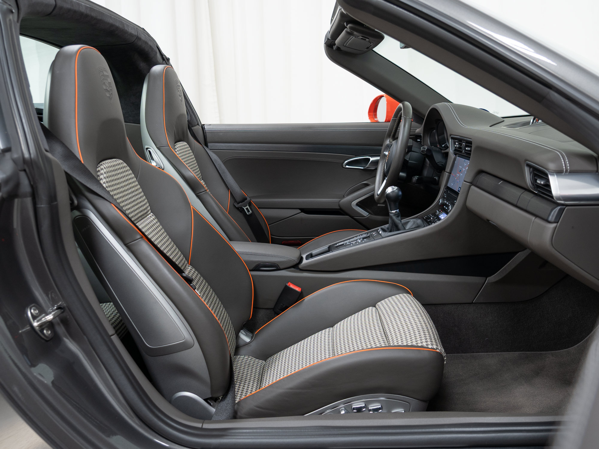 Certified 2018 Porsche 911 Targa 4 GTS AWD/4WD image 37