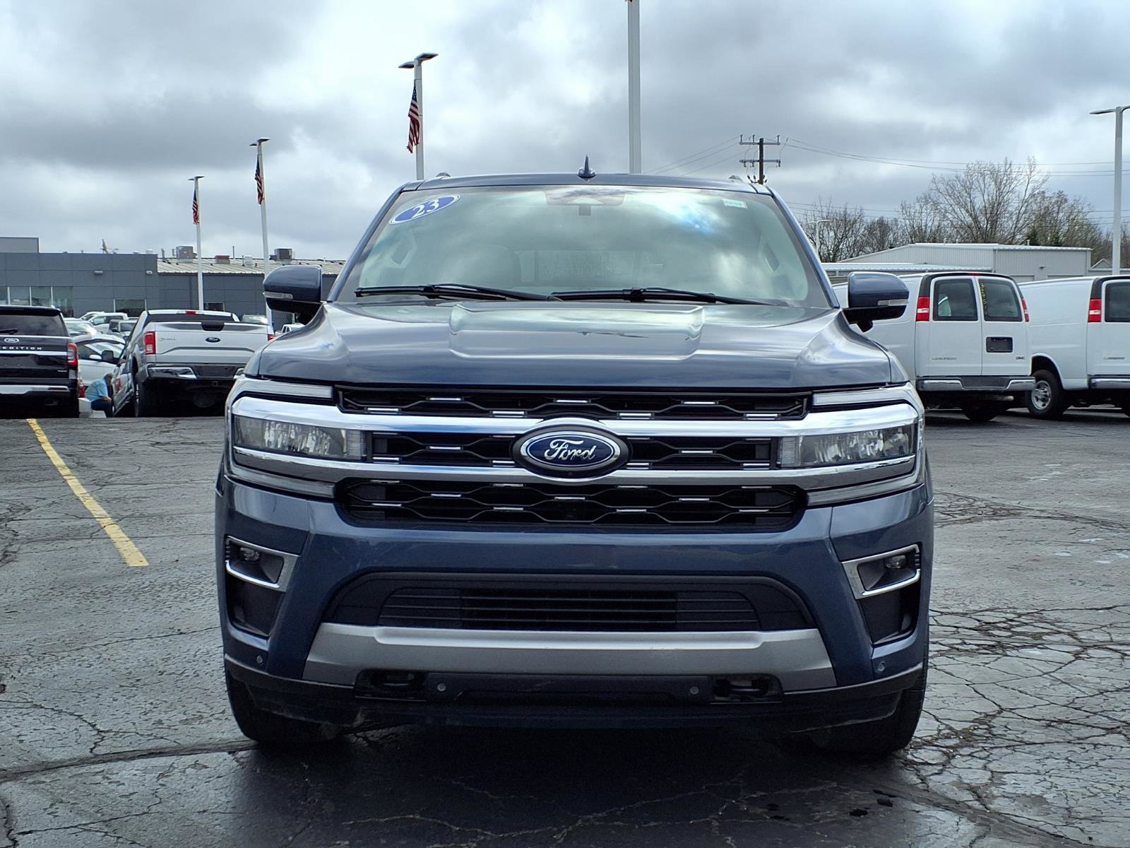 Used 2023 Ford Expedition Limited AWD/4WD image 2