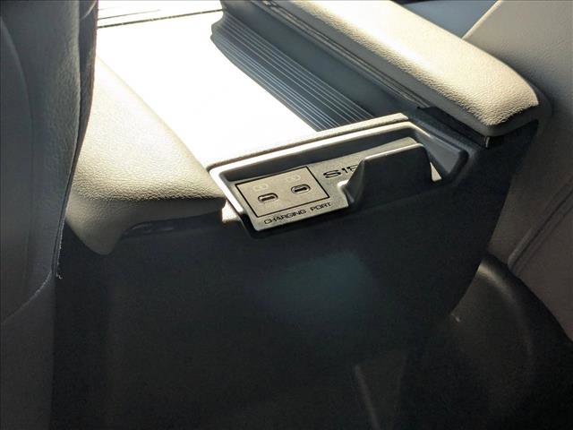 Used 2025 Toyota Sienna XLE image 18