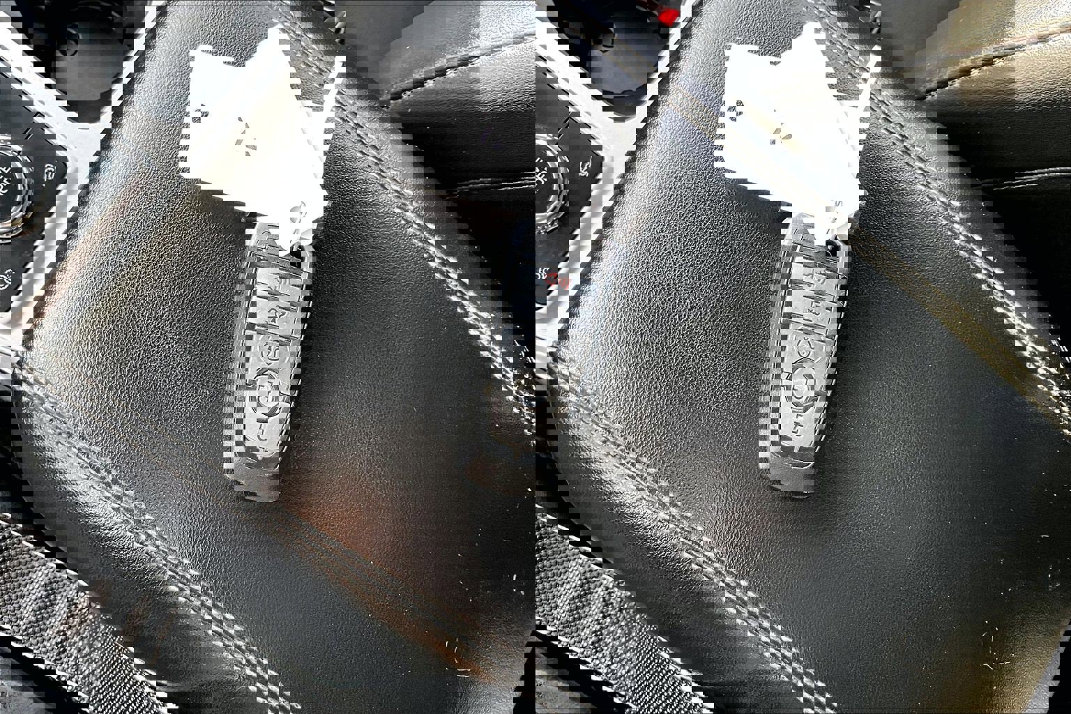 Used 2022 Ford Explorer XLT w/ Equipment Group 202A image 12