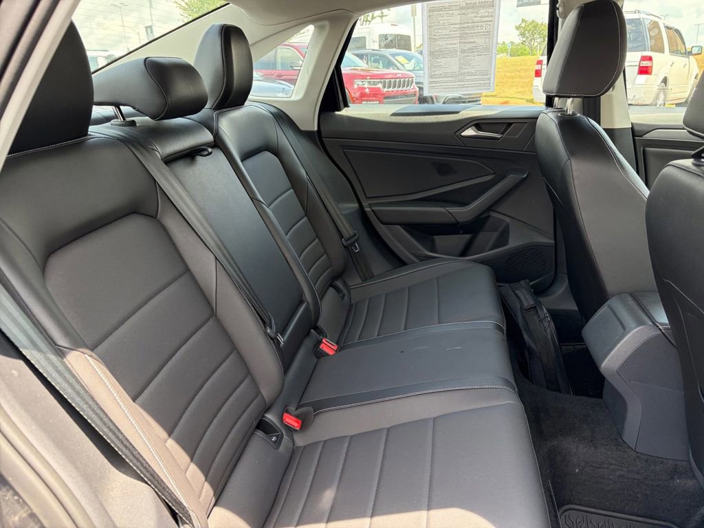 Certified 2023 Volkswagen Jetta SE FWD image 27