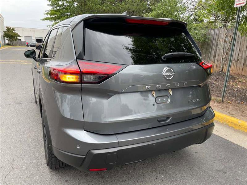 Used 2024 Nissan Rogue SV image 52