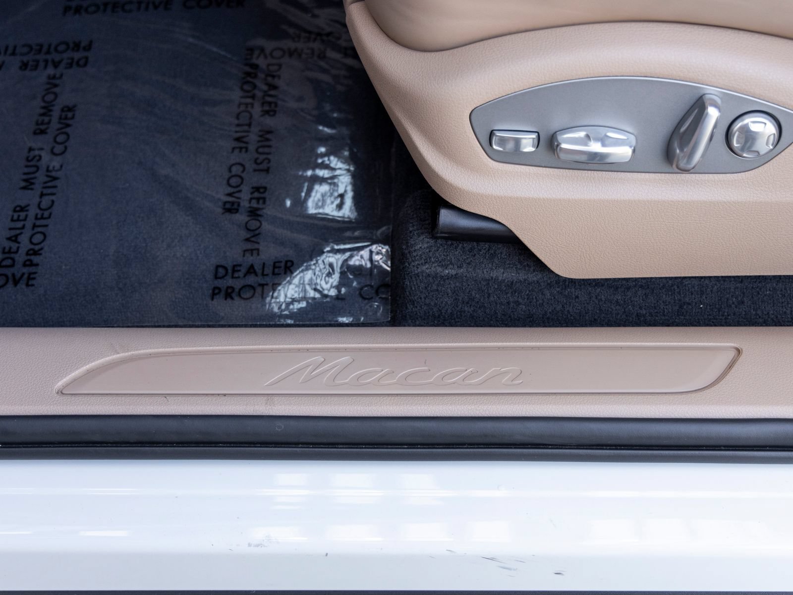 Certified 2026 Porsche Macan AWD/4WD image 29