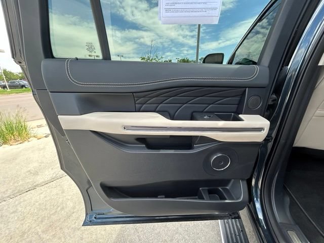 Used 2024 Ford Expedition Max Platinum AWD/4WD image 29