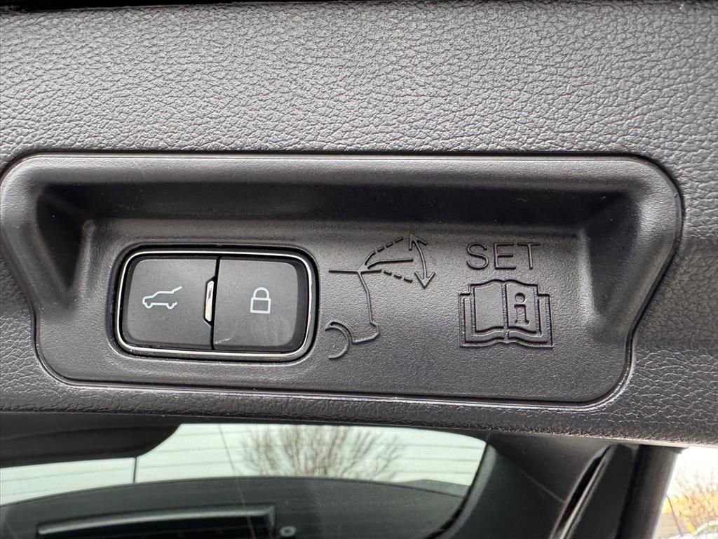 Used 2022 Ford Explorer XLT w/ Equipment Group 202A image 11