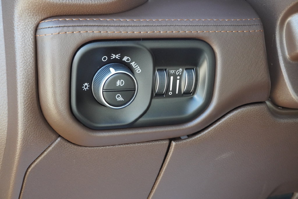 Used 2025 RAM 3500 Longhorn AWD/4WD image 28