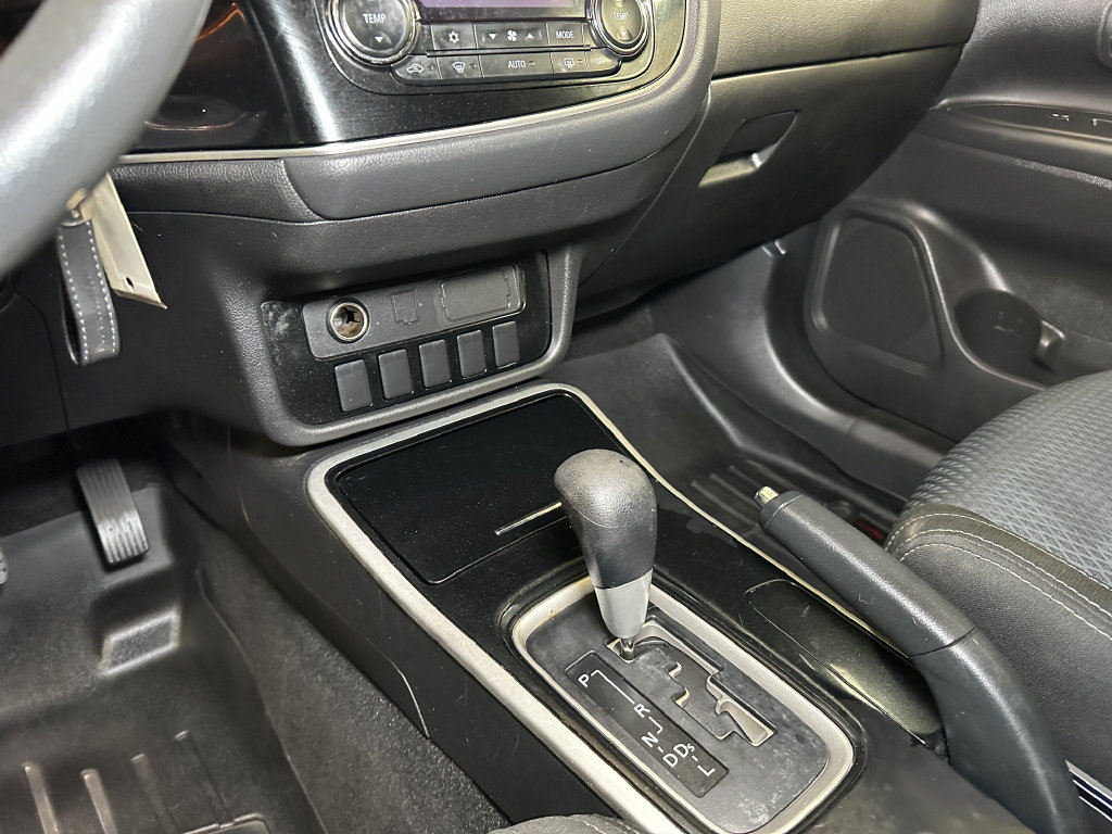 Used 2018 Mitsubishi Outlander AWD image 34