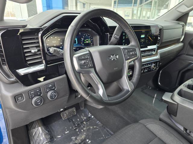 Used 2023 Chevrolet Silverado 1500 LT Trail Boss w/ LPO, Dark Essentials Package AWD/4WD image 5
