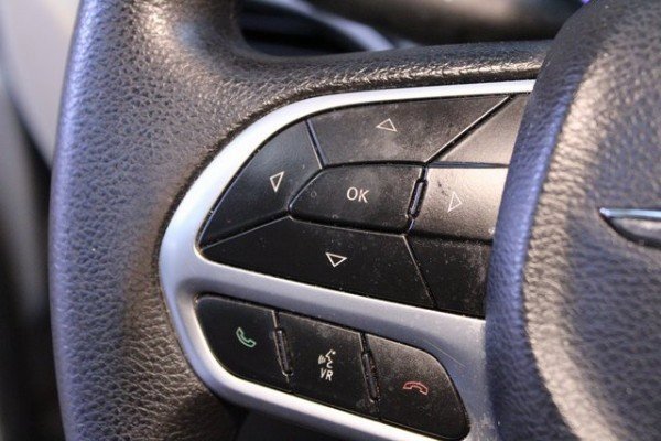 Used 2020 Chrysler Voyager Lxi image 22