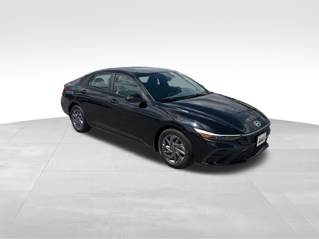 Used 2024 Hyundai Elantra SEL FWD image 8
