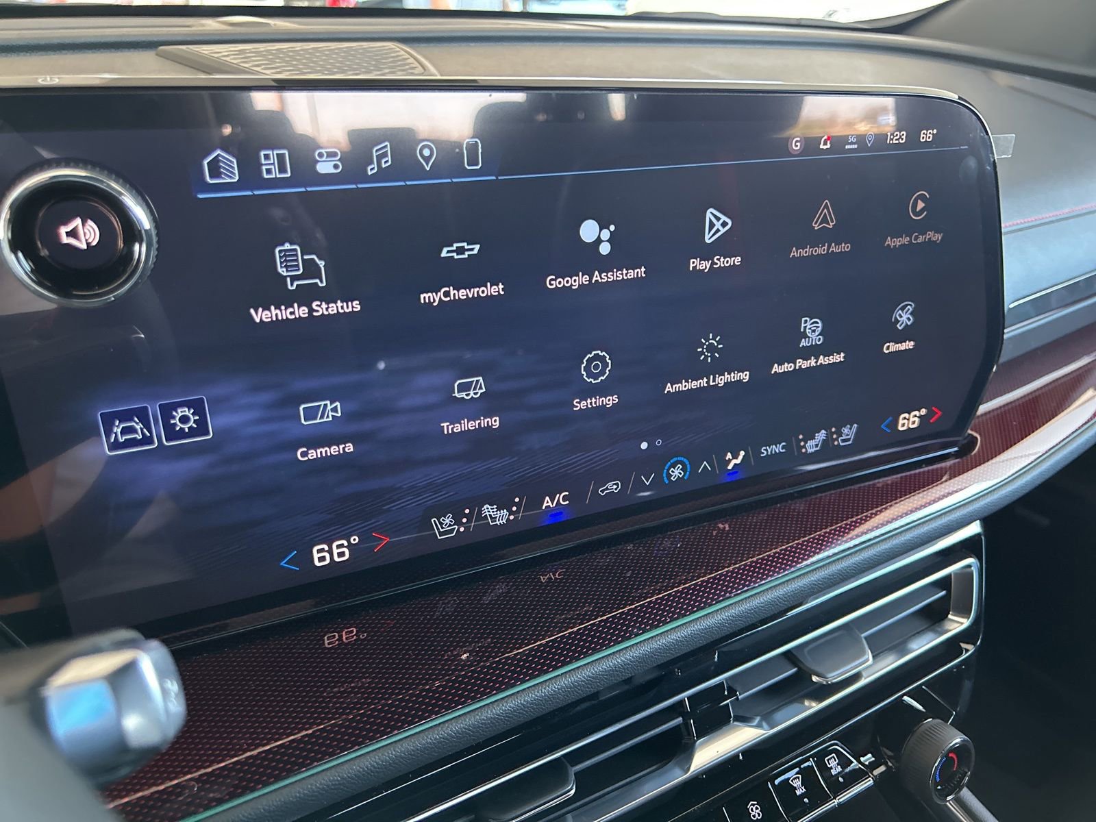 New 2026 Chevrolet Traverse RS w/ LPO, Floor Liner Package image 19