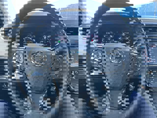 Used 2015 Toyota Avalon Limited image 24