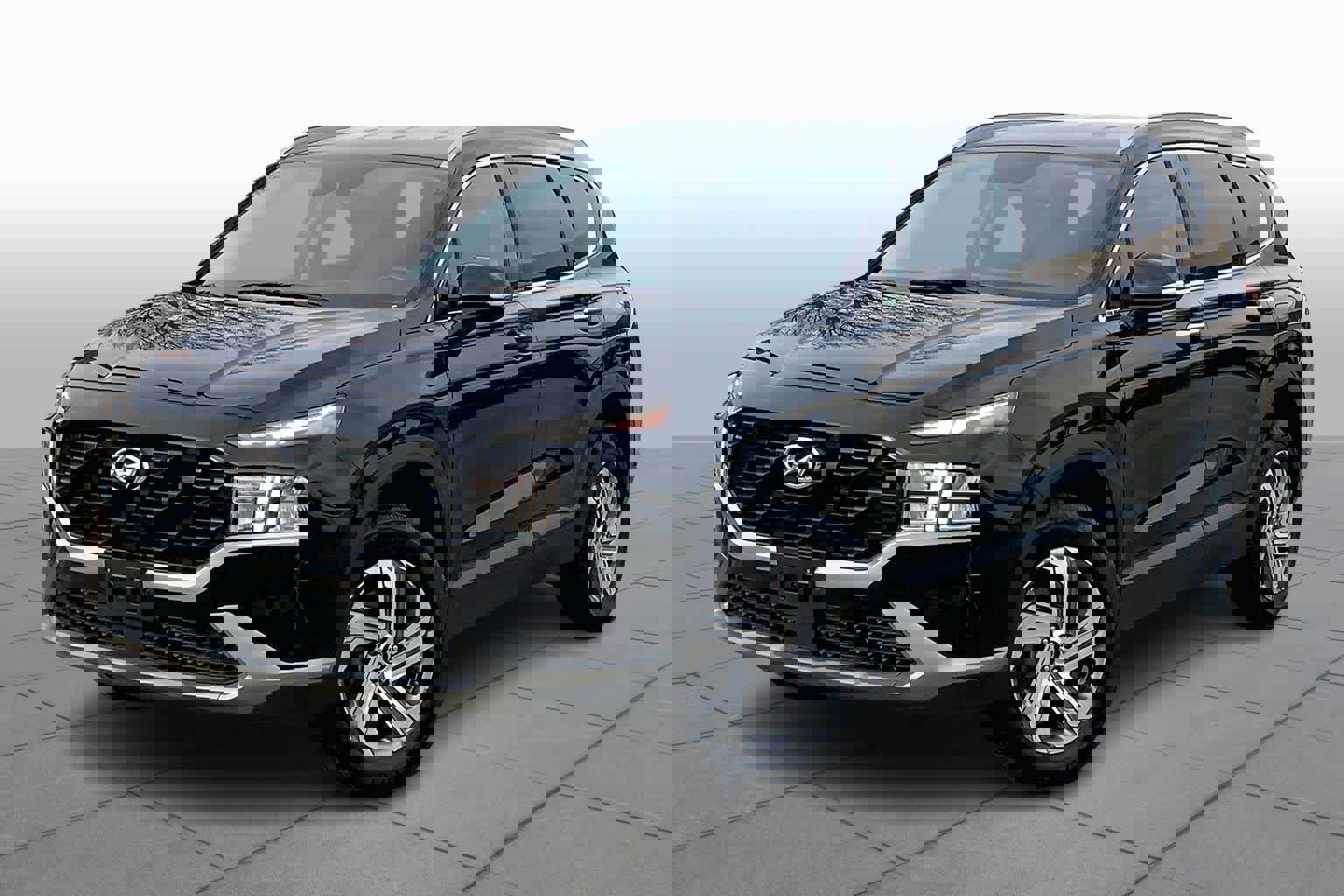 Used 2023 Hyundai Santa Fe SEL image 2