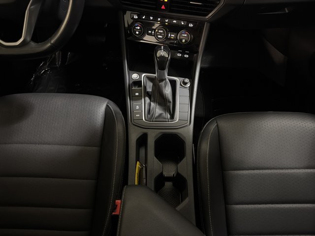 Certified 2024 Volkswagen Jetta SE FWD image 33