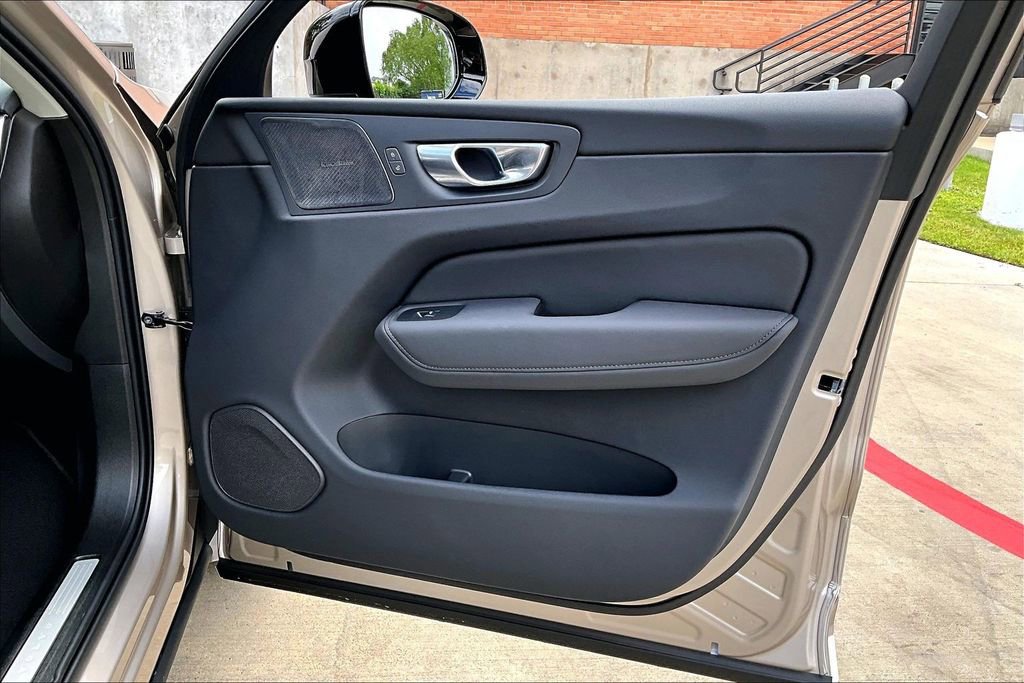New 2026 Volvo XC60 B5 Plus w/ Protection Package Premier AWD/4WD image 8