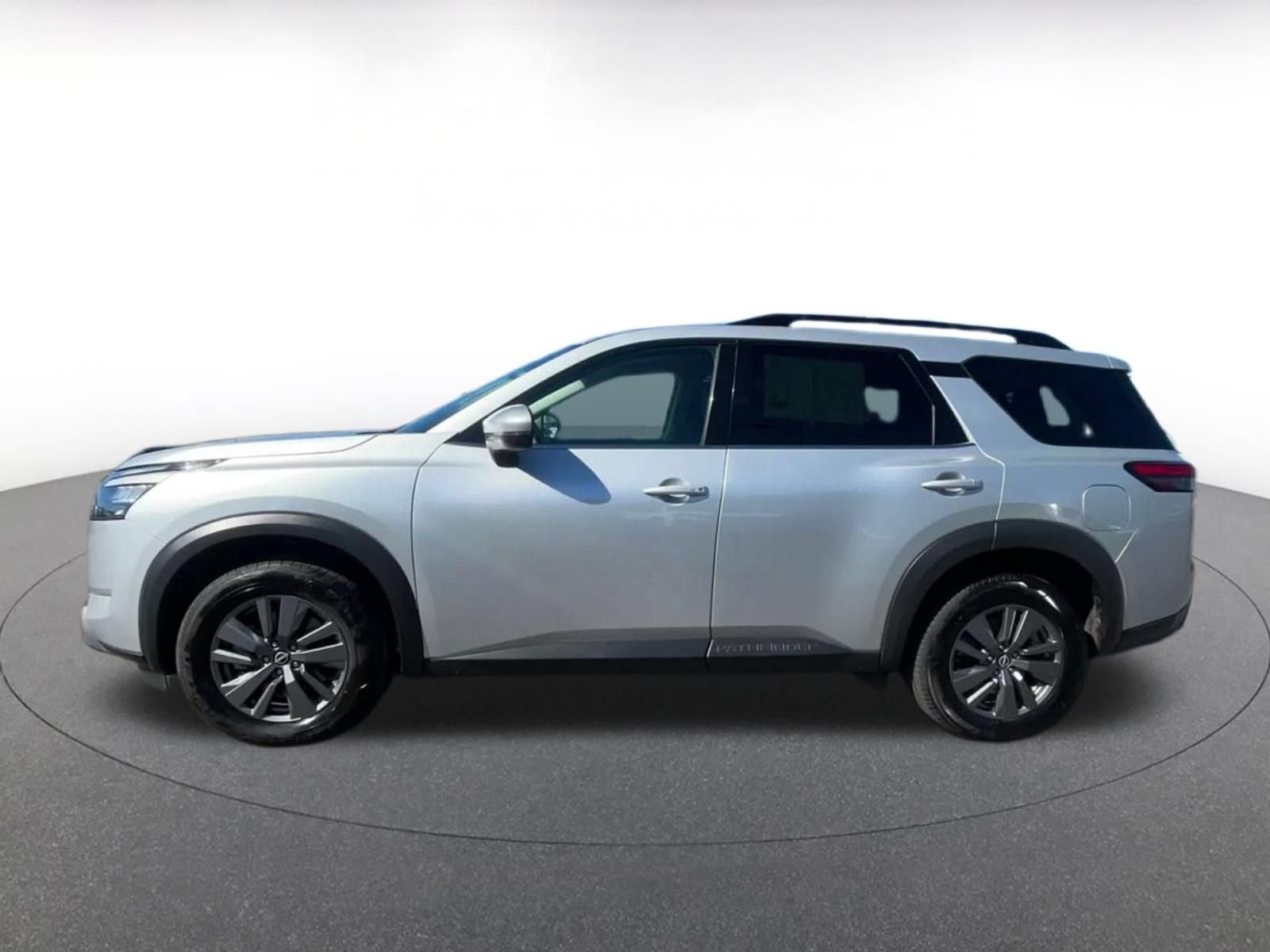 Used 2025 Nissan Pathfinder SV AWD/4WD image 7