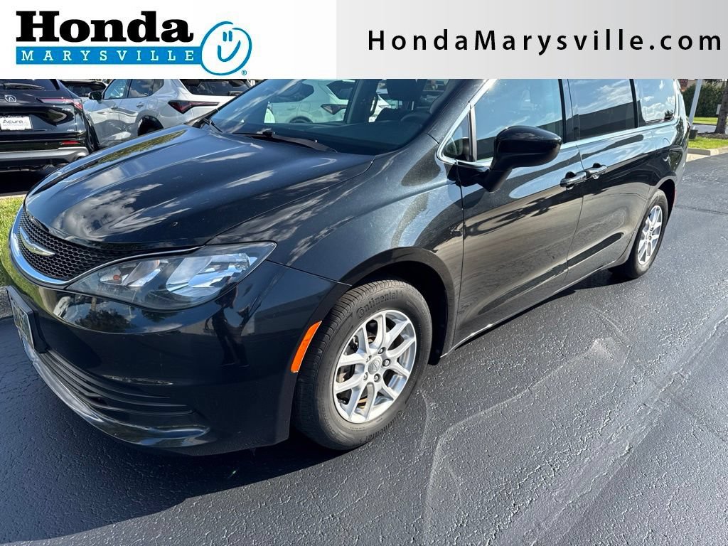 Used 2017 Chrysler Pacifica Touring FWD image 1